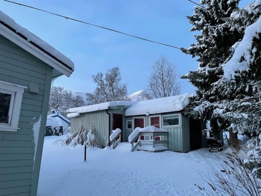 House With Garage In Central Lyngen Lyngseidet Exteriör bild