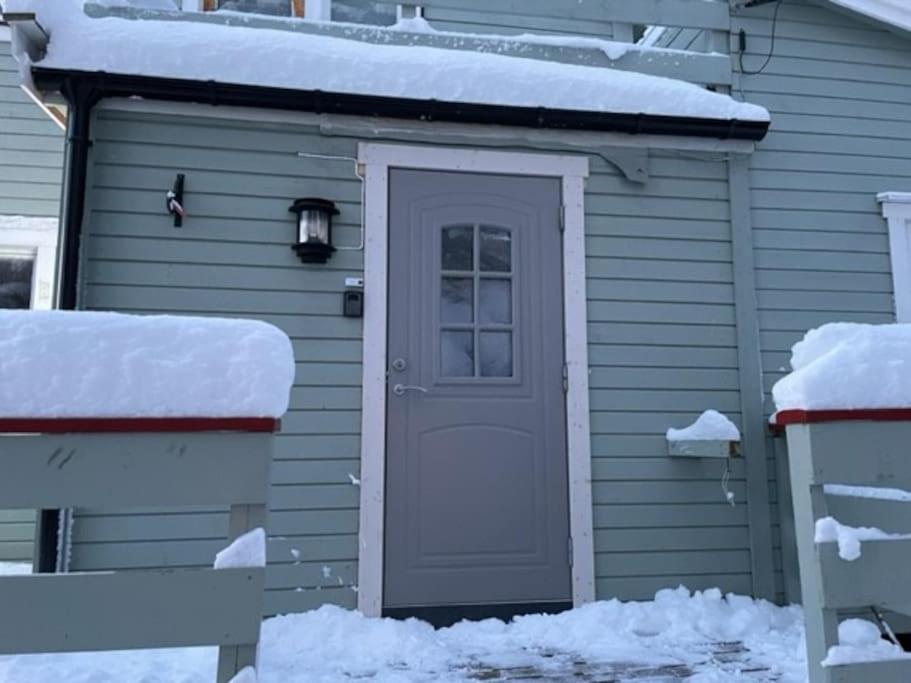 House With Garage In Central Lyngen Lyngseidet Exteriör bild
